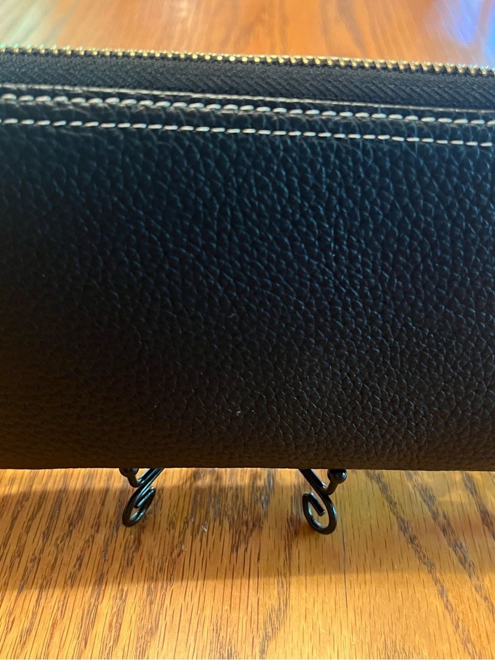 Compact Black Crossbody Bag with Contrast Stitching - Picture 10 of 12